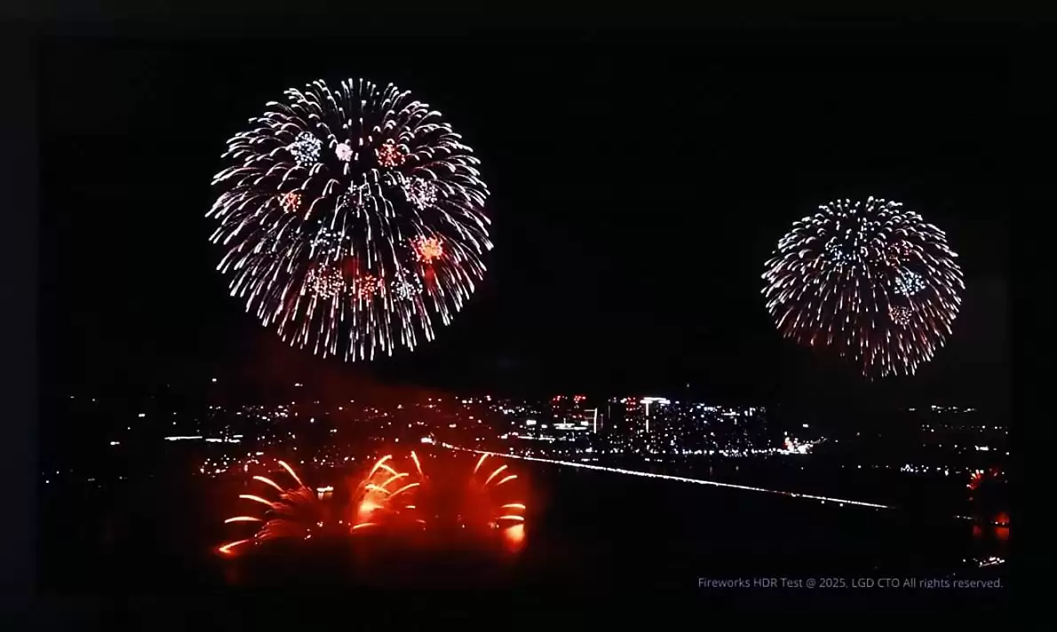 和 LCD“打擂台”，LG Display 展示 83 英寸 SE OLED 性价比电视面板