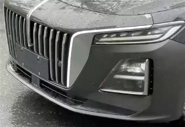 2026款红旗H5实车图流出:撞脸老款H9、内饰全面升级