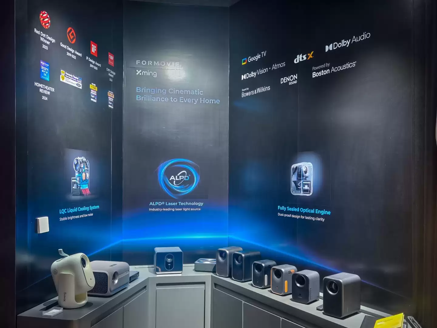 峰米小明 CES 2026 展示液冷投影仪,2000 ISO 流明亮度兼具低噪声