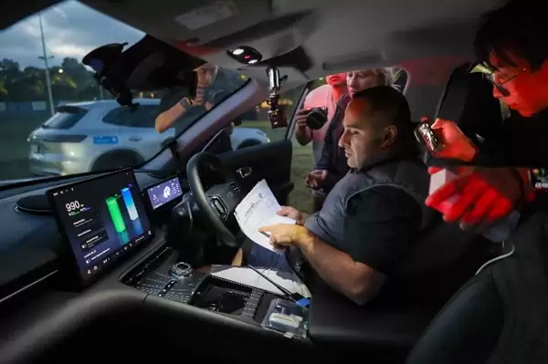 吉利银河斩获吉尼斯世界纪录：悉尼至墨尔本1056公里插混SUV油耗最低