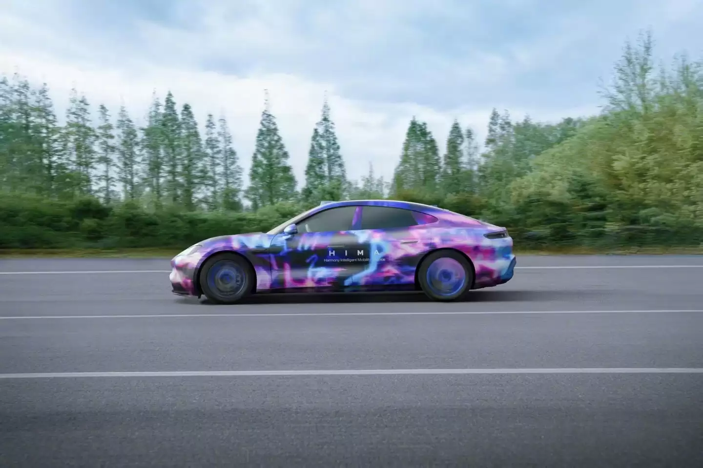 鸿蒙智行尚界 Z7 实车动态视频首曝:溜背造型 + 长车头设计、配半隐藏式门把手