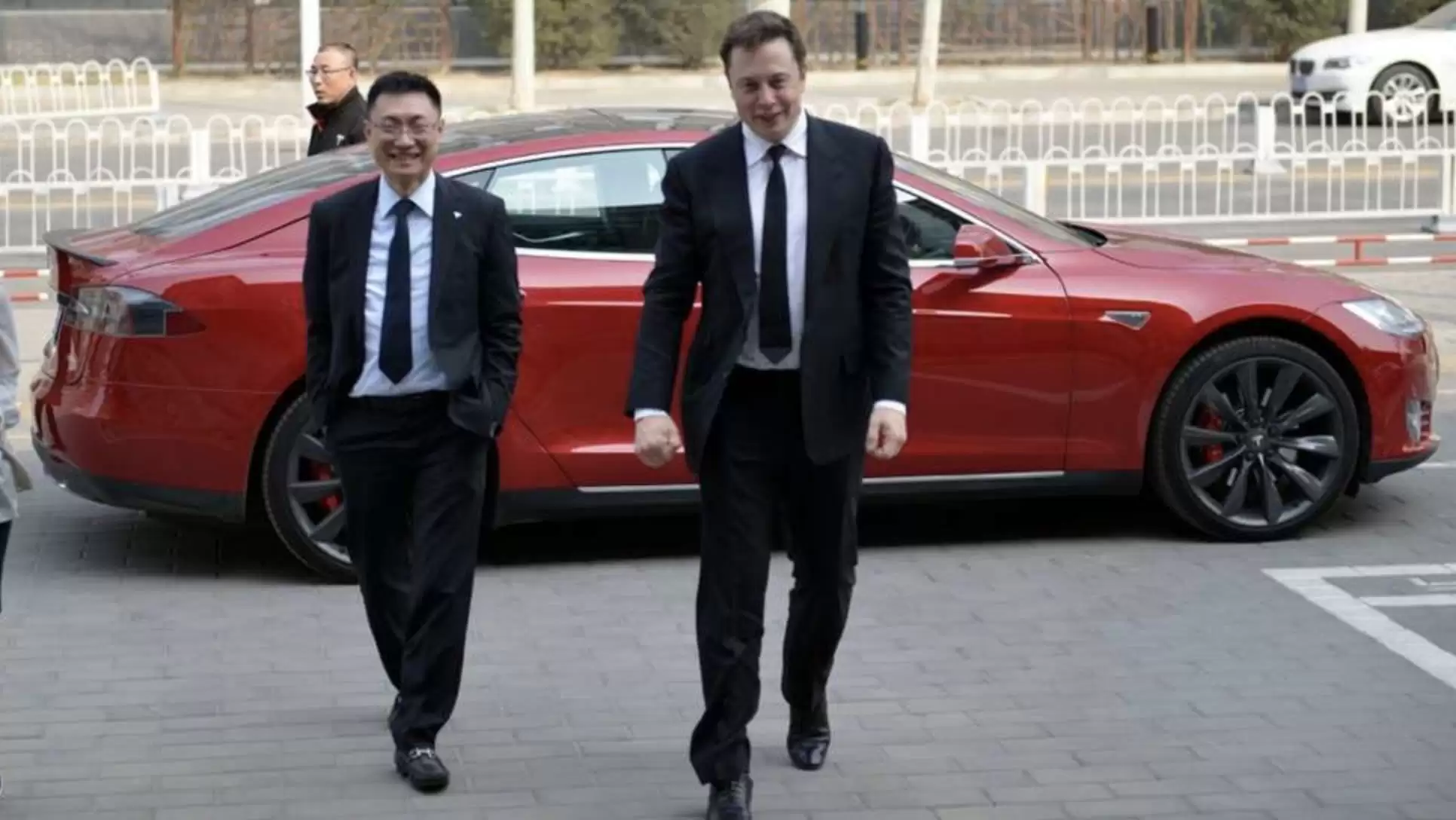 朱晓彤获特斯拉 52 万余股股票期权:行权价 435.8 美元 / 股,完全归属需任职超 5 年