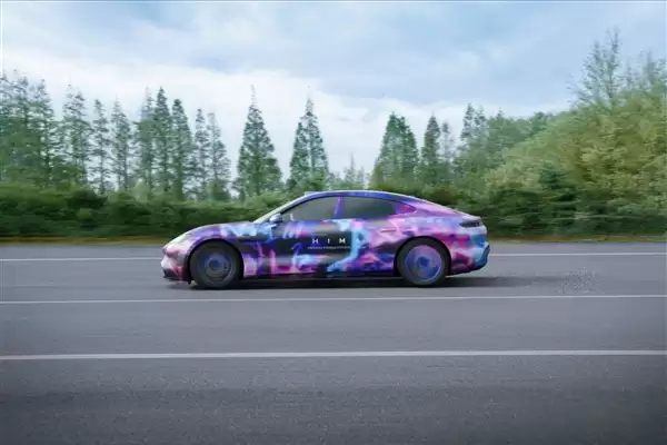 尚界Z7首条动态视频流出:转弯车身几乎看不到侧倾