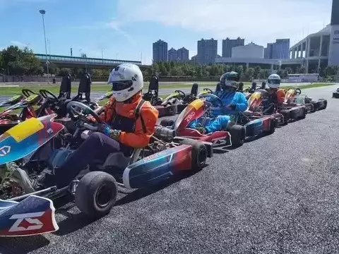 卡丁车进阶全攻略：从新手到赛道高手的5秒提速秘诀