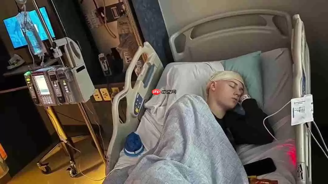 81岁奶奶直播《我的世界》为孙子治疗癌症