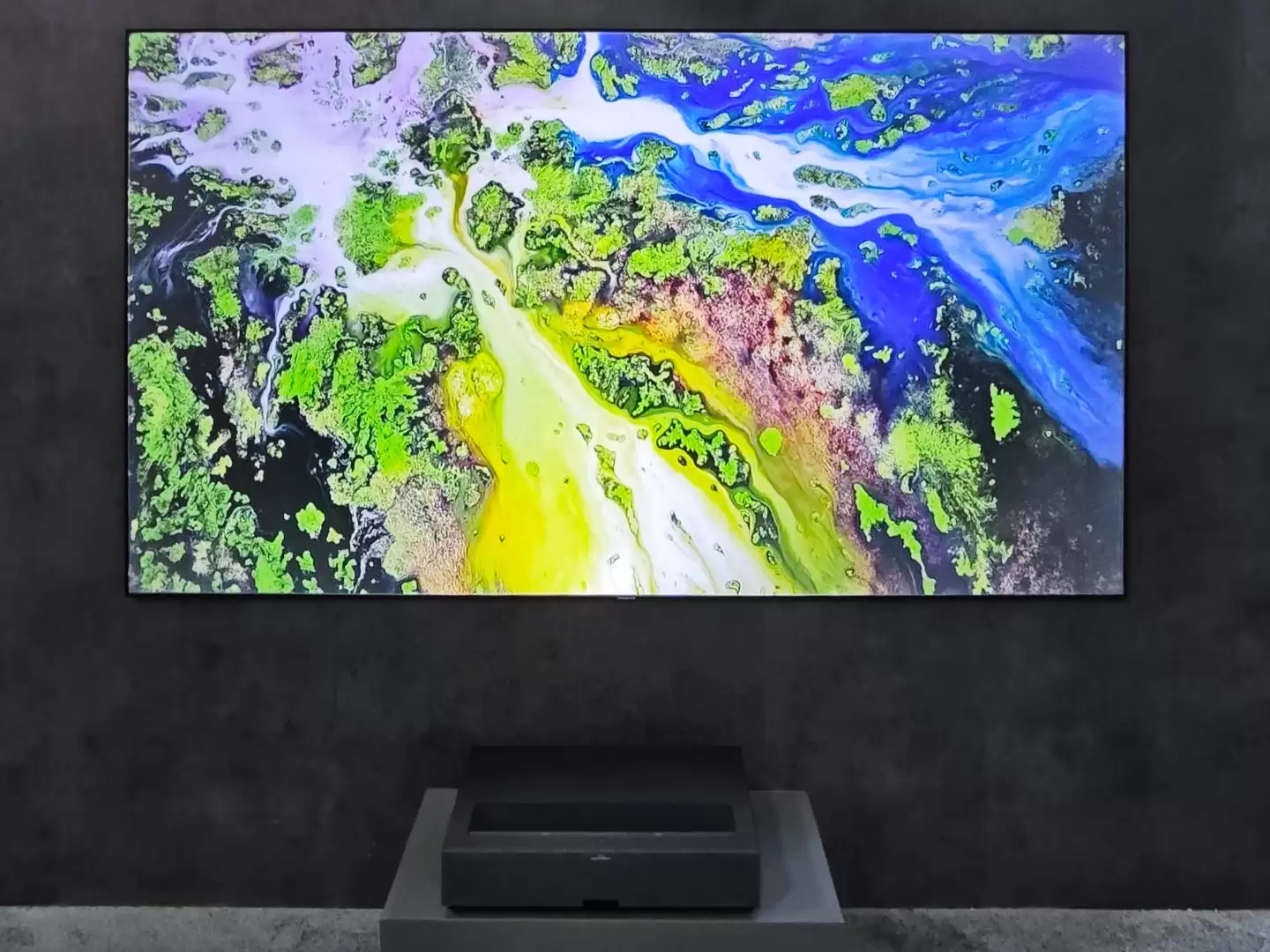 峰米小明 CES 2026 展示液冷投影仪,2000 ISO 流明亮度兼具低噪声