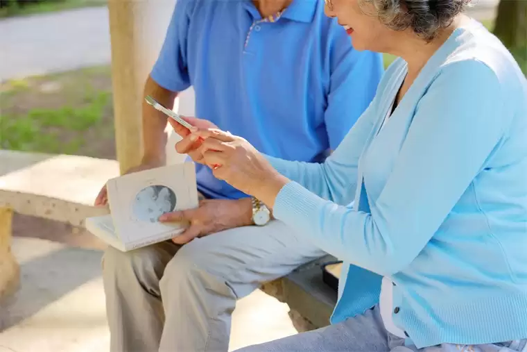 报告:一半老年人用3000元以上手机,更青睐中高端机型