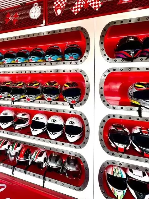 卡丁车安全指南:新手必知的赛道生存法则