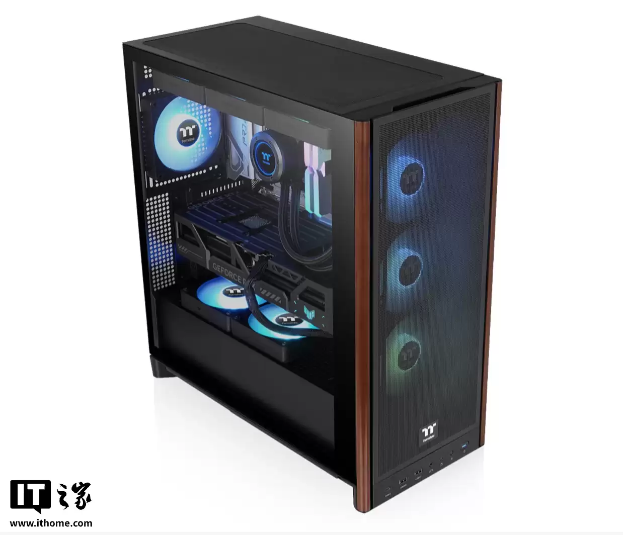 曜越钢炼 S370 WS 机箱上架:木纹装饰前面板、预装 4 把 120mm 风扇,黑白双色均 299 元