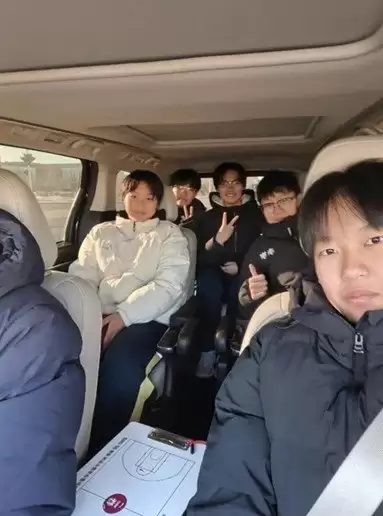 参加比赛舍不得买动车票，懂车帝二手车助力困境女篮姑娘逐梦