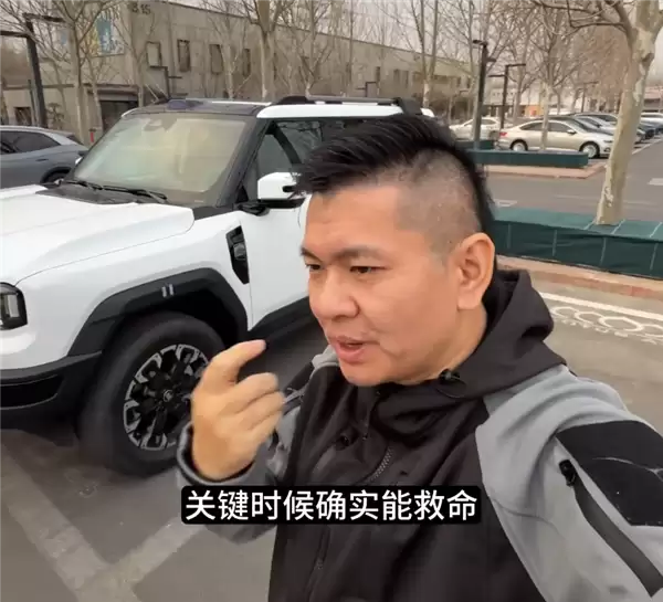 博主韩路实测坦克G700原车自带的卫星电话：关键时刻能救命