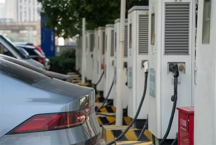 中国汽车产销量连续17年全球第一