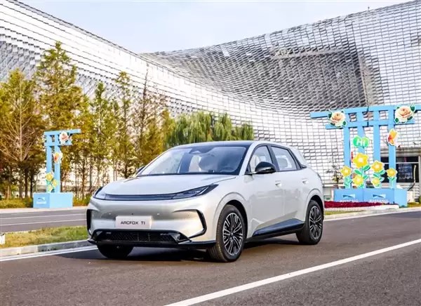 2025年累计销量破16万 同比翻倍！北汽极狐做对了什么