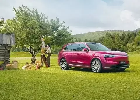 鸿蒙智行问界M7增程长续航版上市，售29.98万起