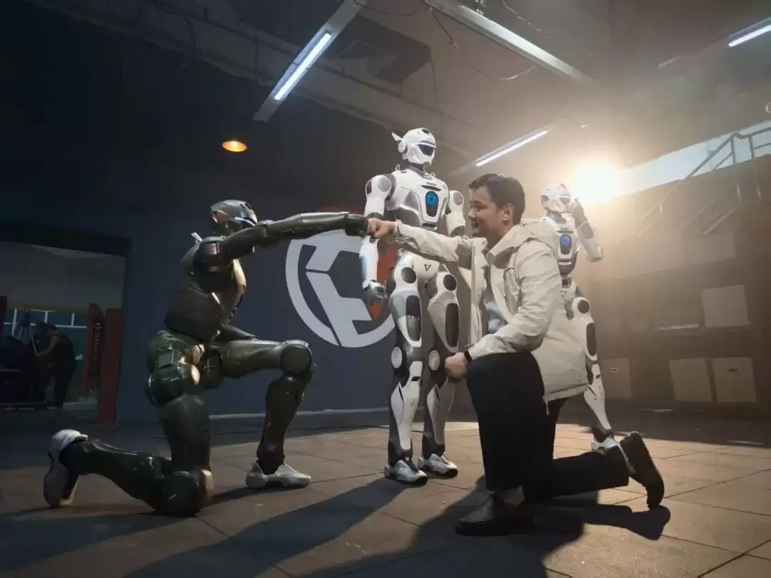 众擎 CEO 赵同阳称人形机器人体能超 90% 男人，先把“身强力壮”做好