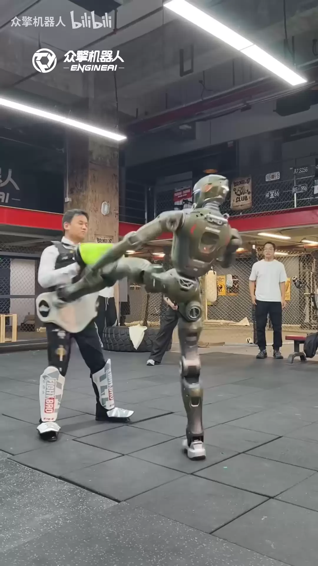 众擎 CEO 赵同阳称人形机器人体能超 90% 男人，先把“身强力壮”做好