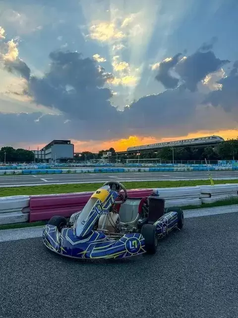 卡丁车漂移技术全解析:手刹、方向与油门的协同掌控