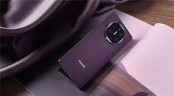 2025年中国市场折叠机出货：华为66.6%断层第一！顶其他家总和两倍