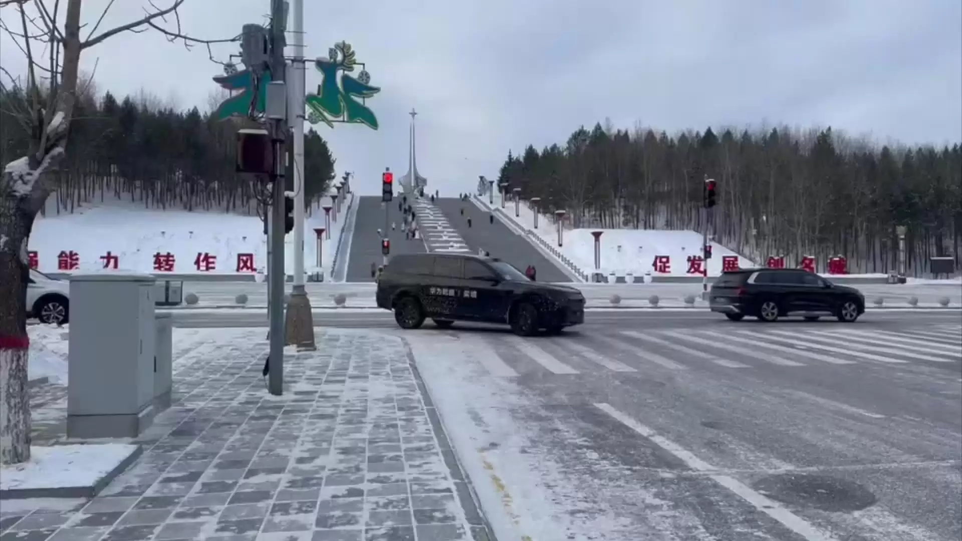 奕境首款车型谍照曝光：华为乾崑与东风联手打造，计划2026年4月北京车展正式亮相