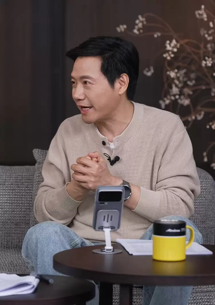 雷军直播透露小米SU7进展：春节前展车进店，搭载V6s Plus电机