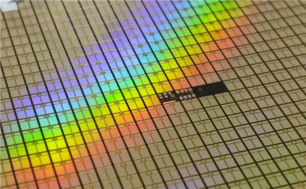 理想i8首搭 理想自研高压SiC电驱成年度十佳新能源汽车动力系统