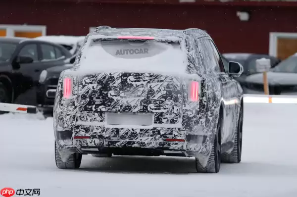 续航或达500英里 劳斯莱斯第二款纯电SUV测试车曝光