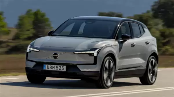 突破2700万辆!2025年中国车企全球销量首超日本