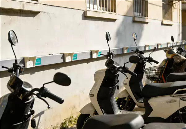 充电2元服务费7元!电车充电桩收费过高市民直呼充不起