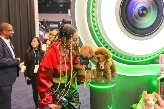 优克联 CES 首发 PetCam 宠物摄像头,双品重构人宠互联系范试