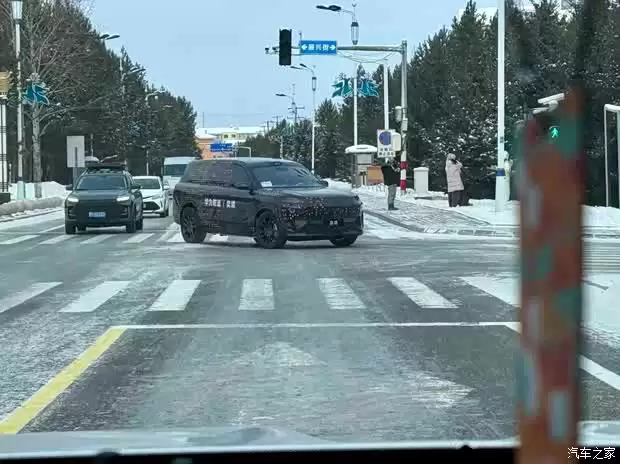 奕境首款量产车路试曝光,华为乾崑赋能家庭智能出行