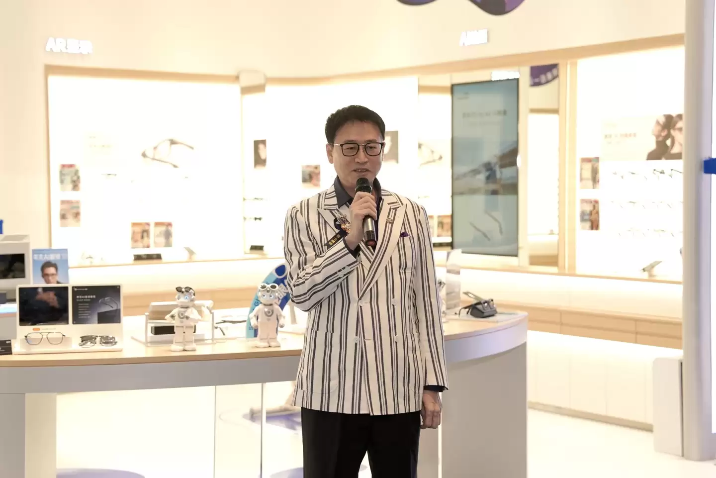 博士眼镜全国首家智能眼镜概念店落地深圳,赋能“智能眼镜最后一公里”