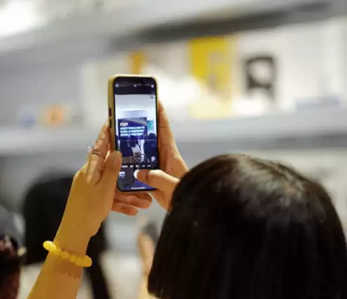 短视频乱象：虚假摆拍卖流量，监管与自律亟待加强