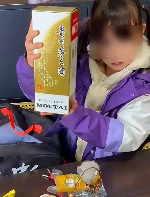 公安部网安局:“小女孩 50 元淘到名酒”视频系摆拍,涉事男子被行政处罚