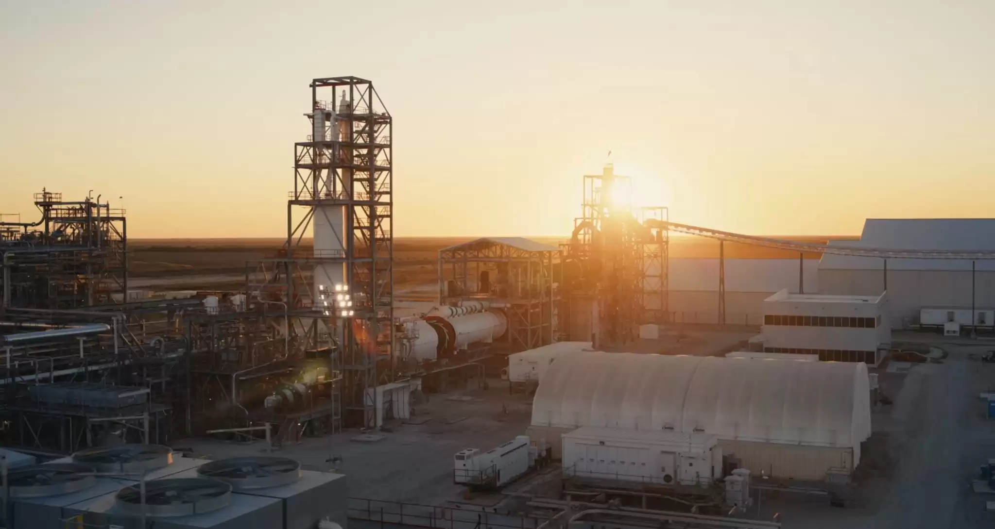 特斯拉得州锂精炼厂正式投产，马斯克称其“世界最先进”