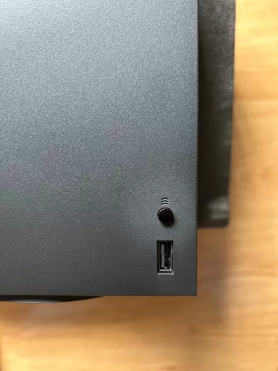 Xbox Series X惊现脱色门：新机按钮周围现白圈引发质量争议