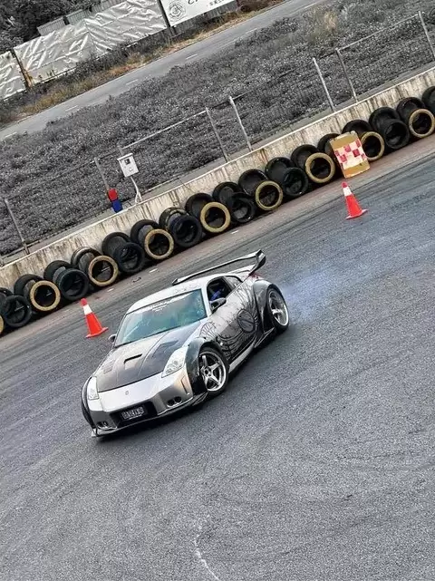 漂移背后的物理艺术:精准控车的科学与技巧