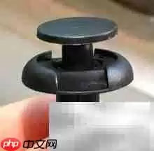 乐风翼子板灯拆卸方法