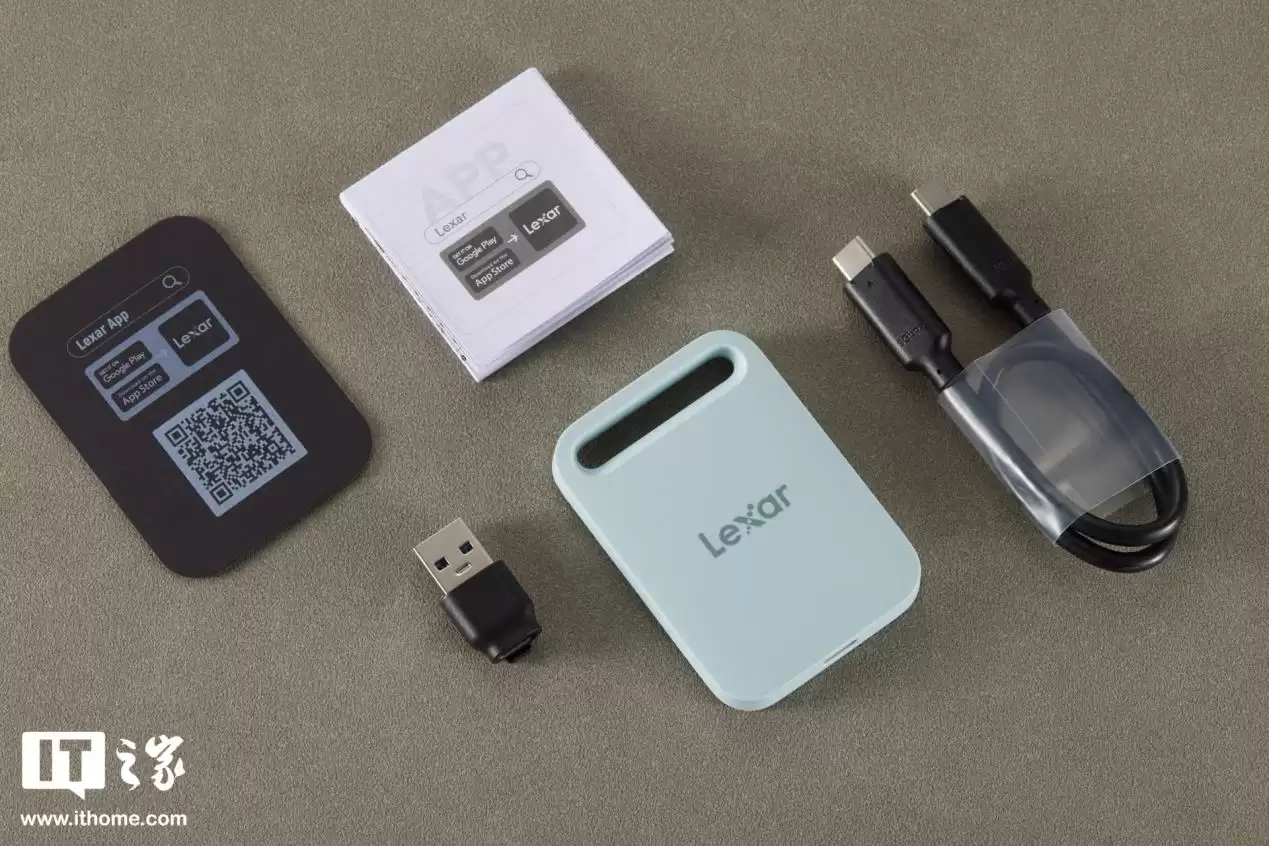 【IT之家开箱】雷克沙 Air 小轻块移动固态硬盘阿根廷国家队联名款图赏：配件丰富，球迷大爱