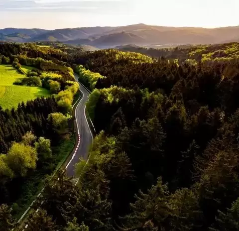 赛道风云：速度与技术的极致较量