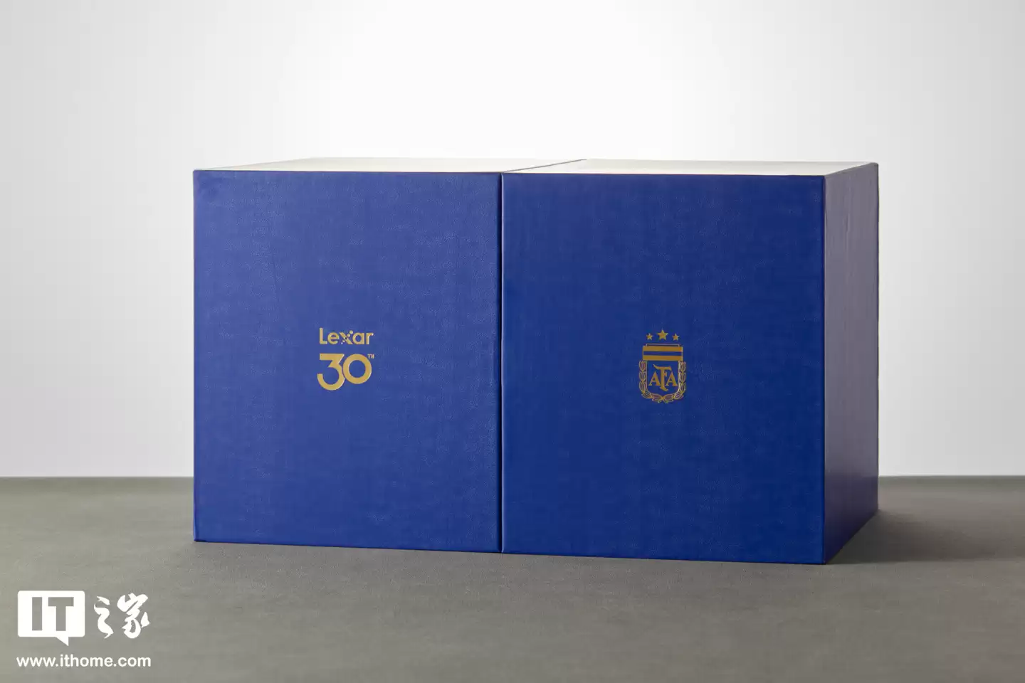 【IT之家开箱】雷克沙 Air 小轻块移动固态硬盘阿根廷国家队联名款图赏：配件丰富，球迷大爱