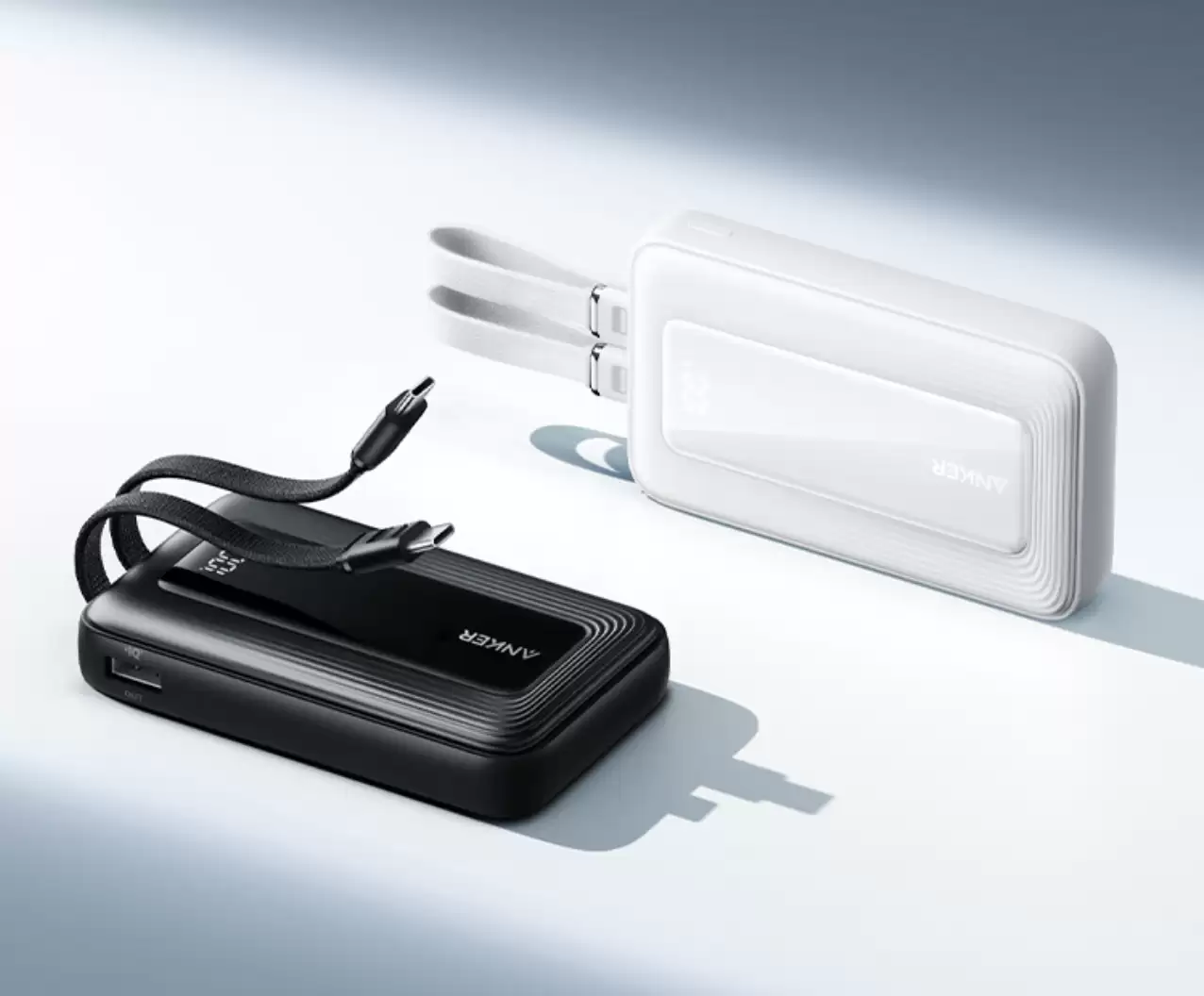 苹果 iPhone 满速快充:Anker 自带双线充电宝 20000mAh 国补后 141.8 元