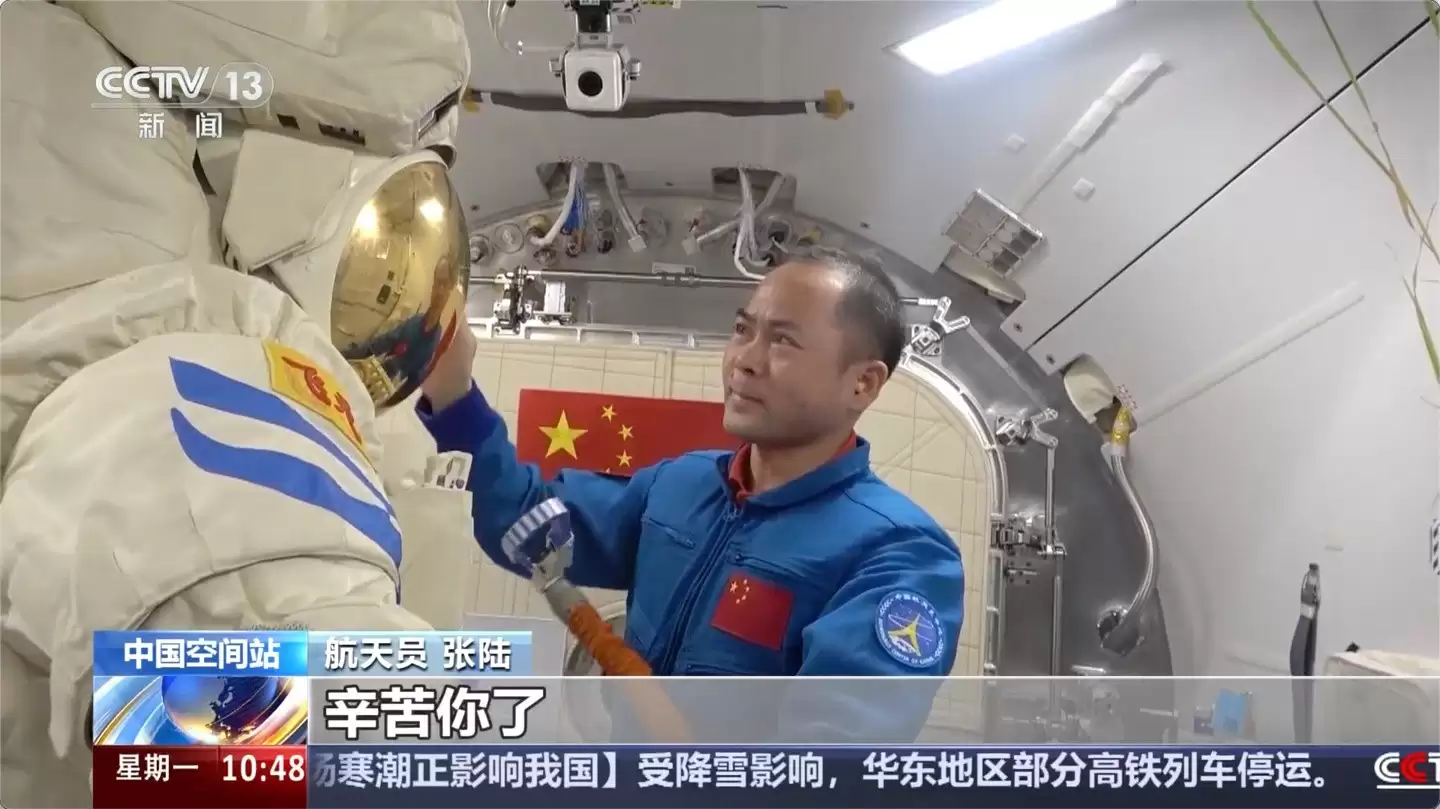 神舟二十号成功着陆:完成270天在轨任务与舱外服退役回收