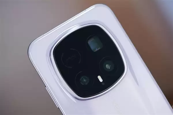 24GB内存！荣耀Magic 8 RSR保时捷设计首发评测：当今调教最好的第五代骁龙8至尊机皇