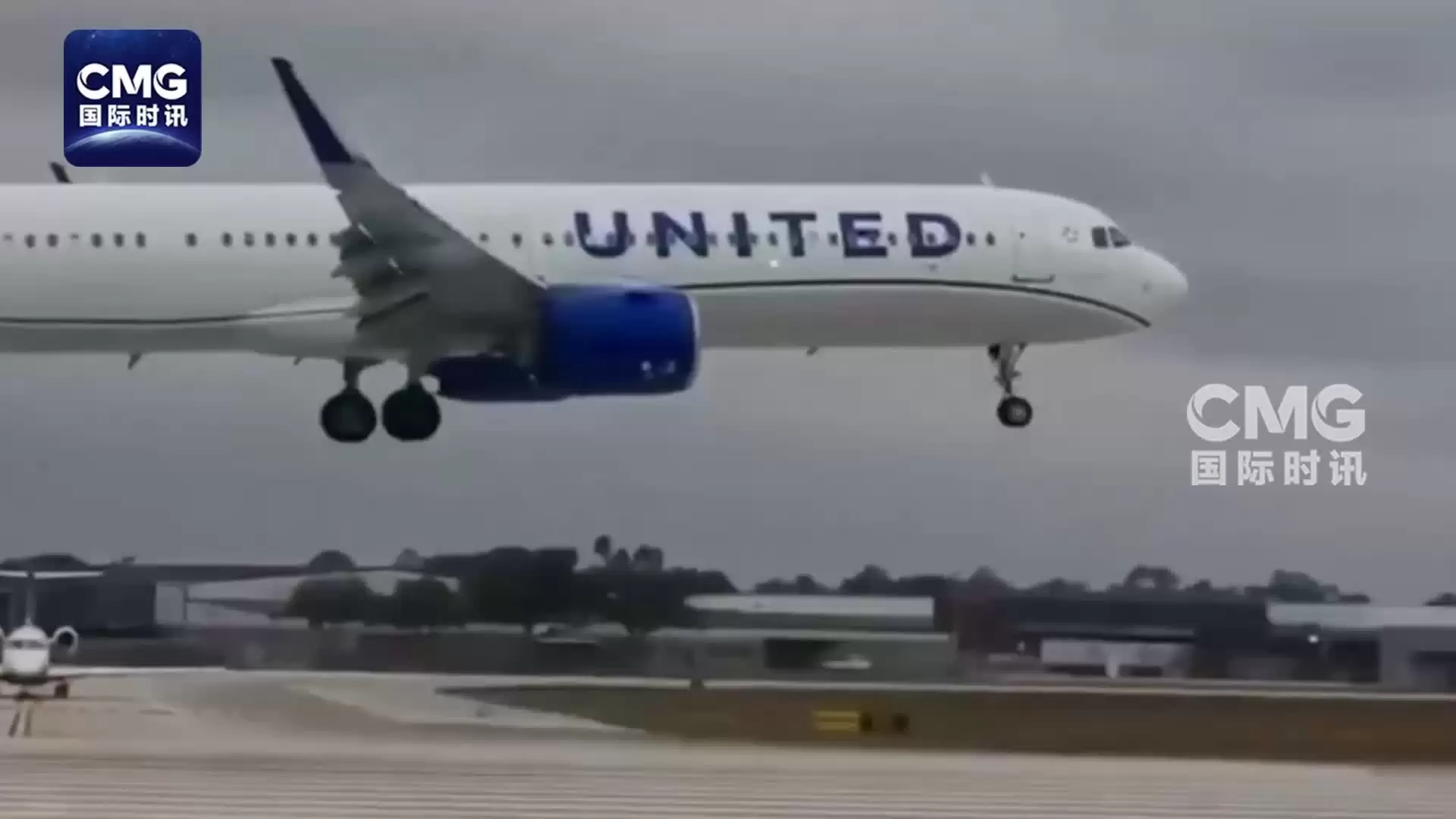 美国一客机降落发生弹跳后起落架轮胎脱落，联邦航空局介入调查