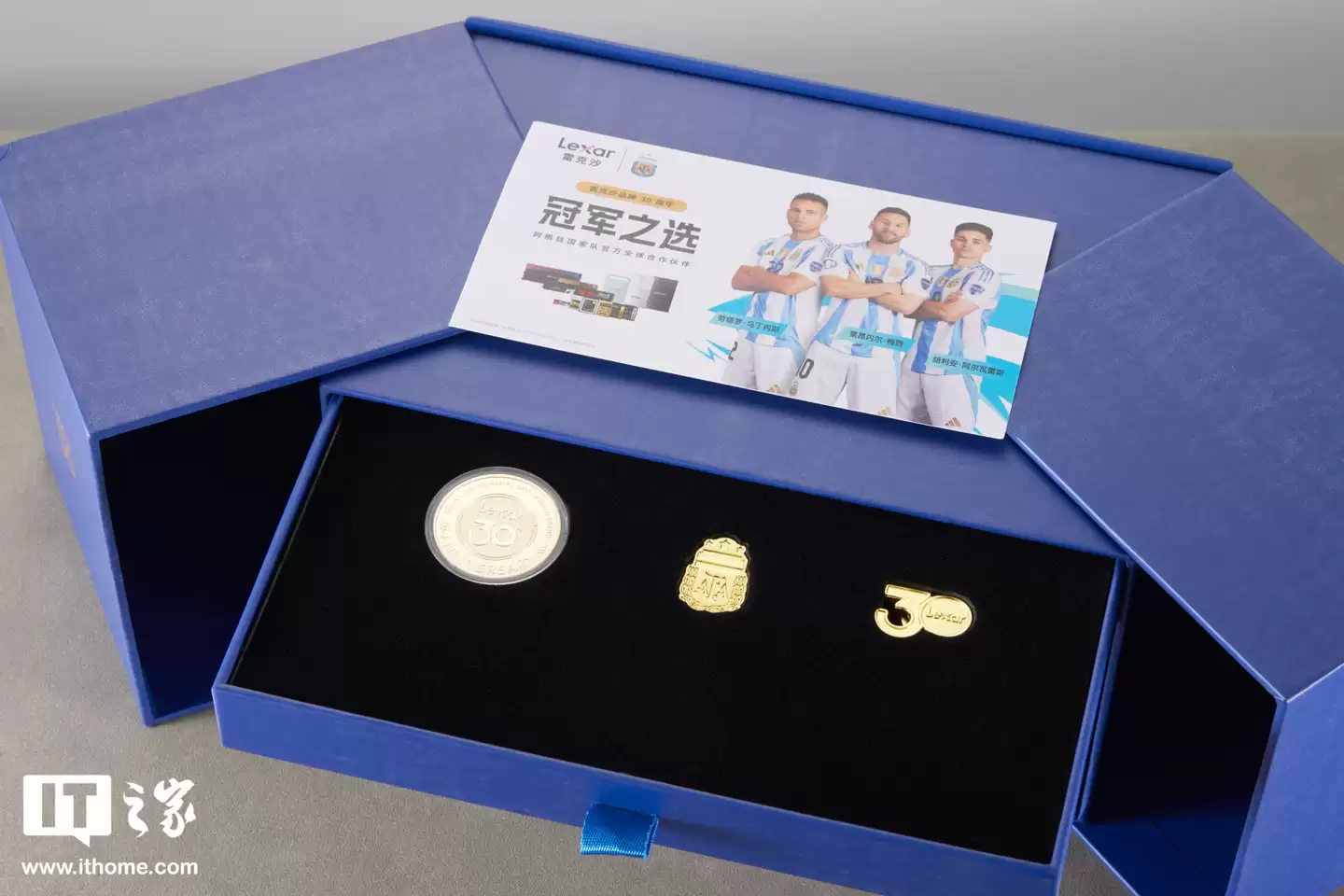 【IT之家开箱】雷克沙 Air 小轻块移动固态硬盘阿根廷国家队联名款图赏：配件丰富，球迷大爱