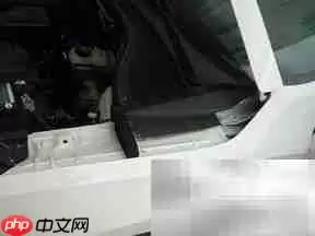 乐风翼子板灯拆卸方法