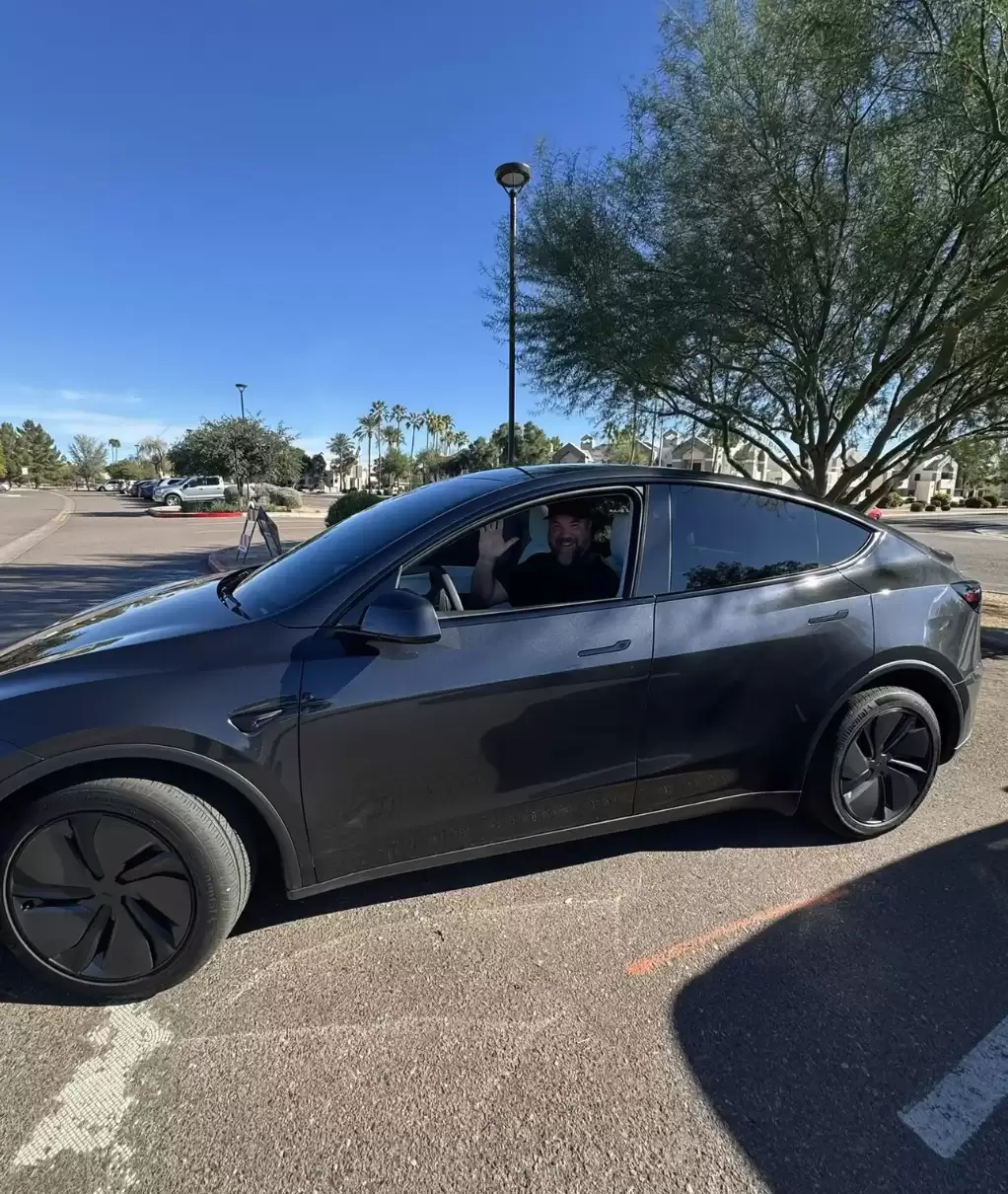 马斯克强推FSD订阅制，特斯拉车主什么反应？