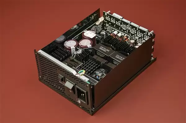 海韵1600W电源率先通过国家CQC五级能效认证:双重钛金