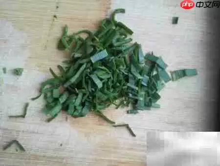 自制炒棍棍面:香辣劲道美味