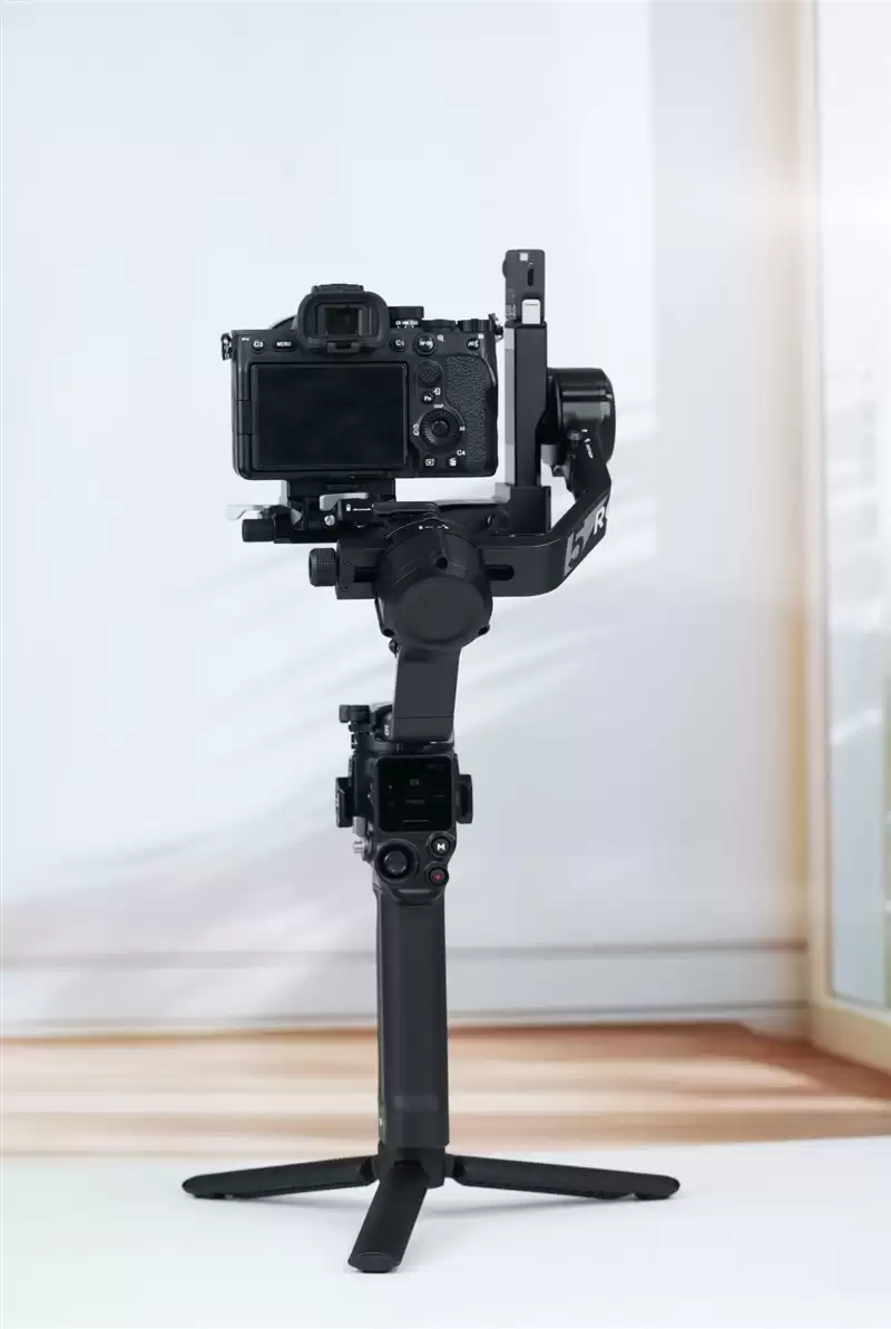 单兵增稳作战神器！大疆RS 5评测：全面进化的电控提壶 稳定器的第二套操作系统